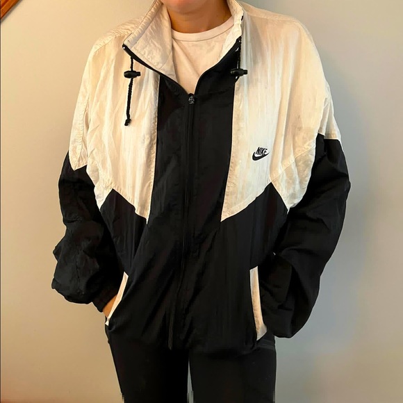Medium retro vintage Nike sports jacket. - Picture 1 of 4